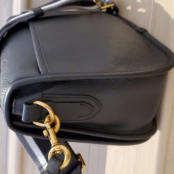 Marc Jacobs Retro Crossbody Messenger Bag in Black and Gold - Picture 6 of 11